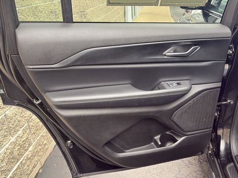 Used 2024 Jeep Grand Cherokee L Laredo image 32