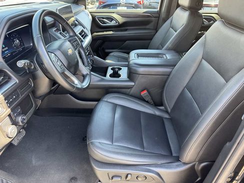 Used 2024 Chevrolet Suburban LT RWD image 25