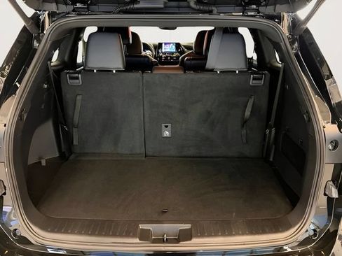 Used 2025 Toyota Highlander XSE AWD/4WD image 9