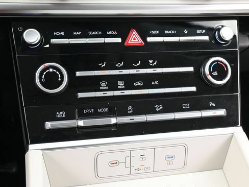 Used 2024 Hyundai Santa Fe SE FWD image 18