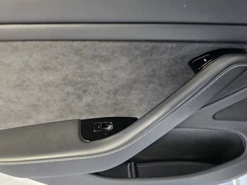 Used 2018 Tesla Model 3 Long Range RWD image 11