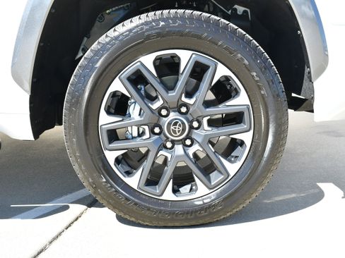 Used 2023 Toyota Tundra Limited AWD/4WD image 5