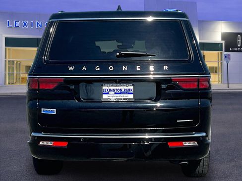 Used 2024 Jeep Wagoneer L Series II w/ Flexible Seating Group AWD/4WD image 6