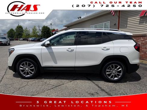 Used 2023 GMC Terrain SLT w/ Infotainment Package II AWD/4WD image 3