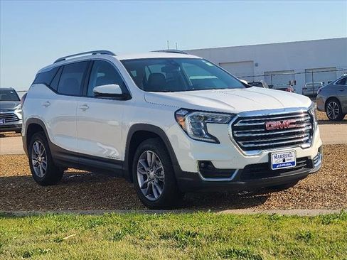 Used 2024 GMC Terrain SLT image 25