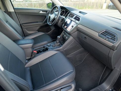 Used 2019 Volkswagen Tiguan SE AWD/4WD image 33