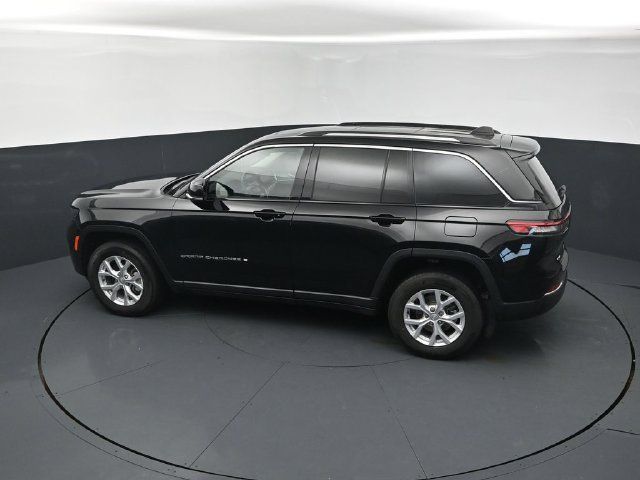 Used 2023 Jeep Grand Cherokee Limited w/ Luxury Tech Group II AWD/4WD image 15