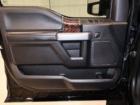 Used 2017 Ford F250 Platinum w/ Platinum Ultimate Package image 10