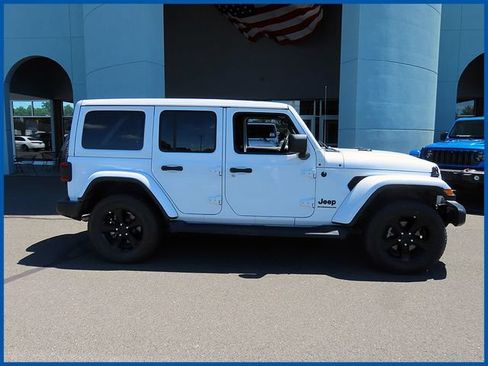 Used 2023 Jeep Wrangler Unlimited Sahara AWD/4WD image 2