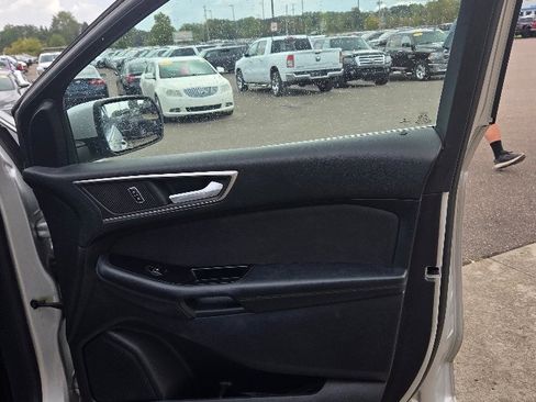 Used 2015 Ford Edge SEL image 16