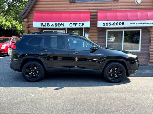 Used 2018 Jeep Cherokee Limited w/ High Altitude Package image 2