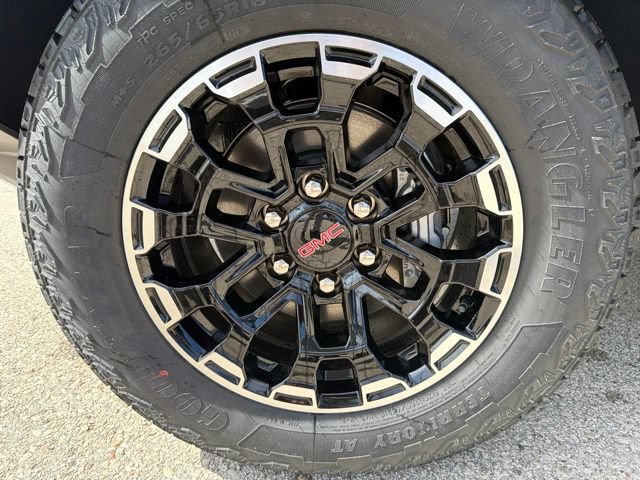 New 2026 GMC Canyon AT4 w/ Technology Plus Package AWD/4WD image 9