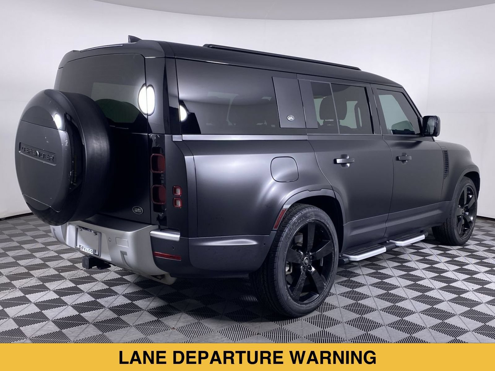 Used 2023 Land Rover Defender 130 SE AWD/4WD image 21