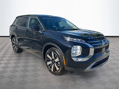 New 2026 Mitsubishi Outlander SE image 3