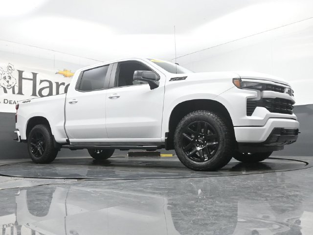 Used 2024 Chevrolet Silverado 1500 RST AWD/4WD image 2