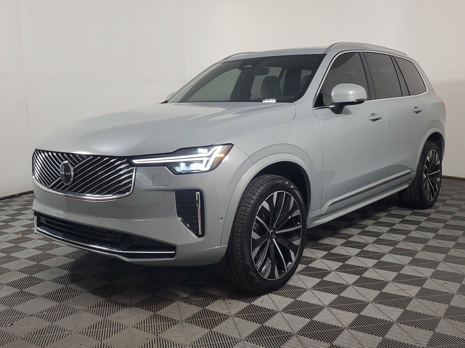 Used 2026 Volvo XC90 B6 Plus w/ Protection Package Premier AWD/4WD image 3