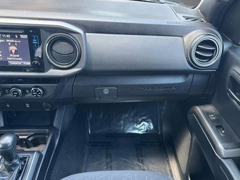 Used 2017 Toyota Tacoma TRD Off-Road w/ Tow Package (A/T) AWD/4WD image 29