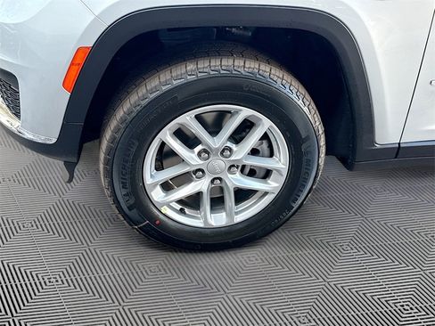 New 2025 Jeep Grand Cherokee L Laredo image 34