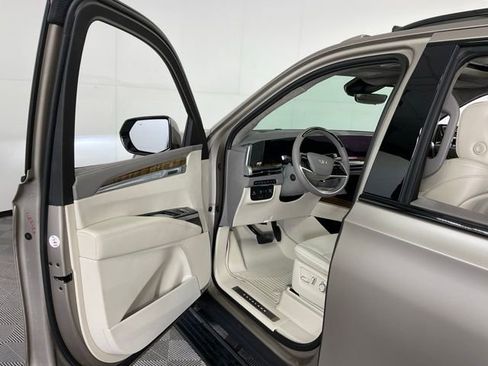 Used 2025 Cadillac Escalade ESV Sport Platinum image 25