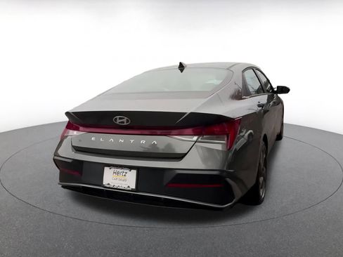 Used 2025 Hyundai Elantra SEL image 14