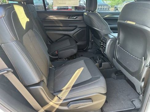 New 2025 Jeep Grand Cherokee L Laredo image 15