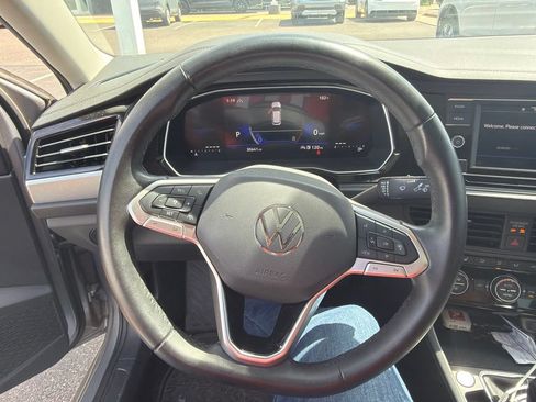 Used 2024 Volkswagen Jetta SE w/ Panoramic Sunroof Package FWD image 8