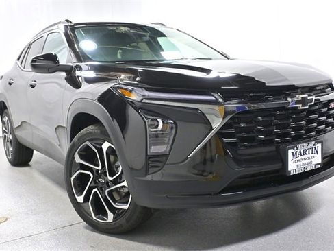 New 2025 Chevrolet Trax RS w/ Sunroof Package image 2