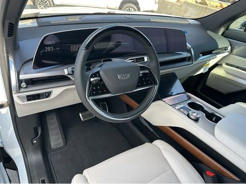 New 2026 Cadillac Vistiq Luxury image 24