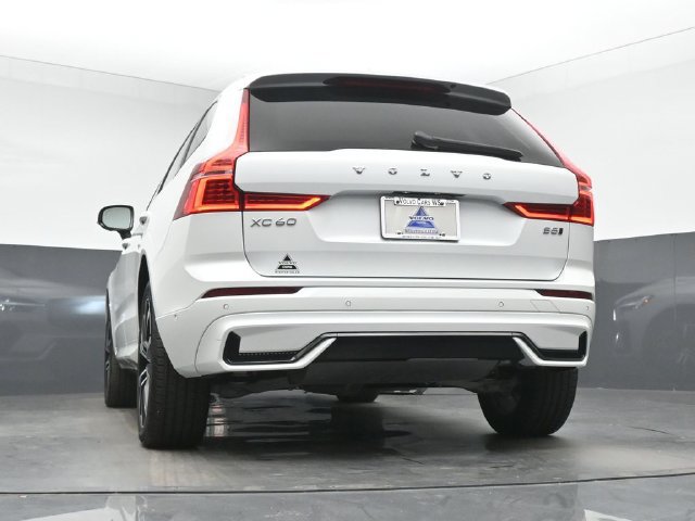 Used 2024 Volvo XC60 B5 Plus AWD/4WD image 15