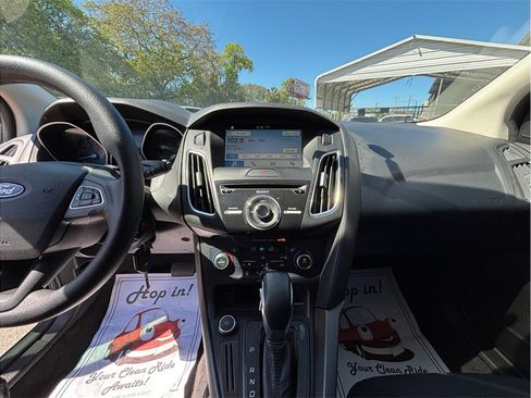 Used 2017 Ford Focus SEL image 11