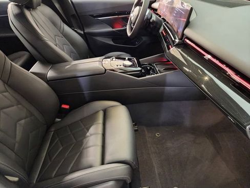 Used 2025 BMW 530i RWD image 3
