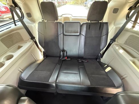 Used 2016 Chrysler Town & Country Limited FWD image 7