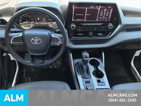 Used 2021 Toyota Highlander Platinum AWD/4WD image 29