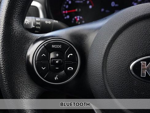 Used 2020 Kia Soul LX FWD image 4
