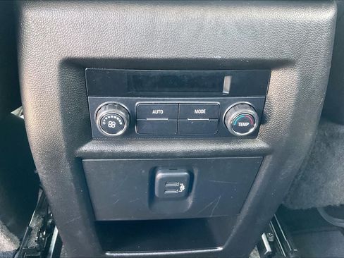 Used 2018 Chevrolet Traverse LT FWD image 31