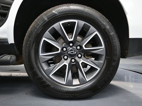 Used 2023 Chevrolet Tahoe Z71 w/ Luxury Package AWD/4WD image 16