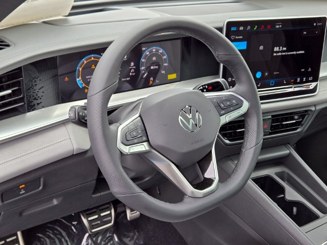 New 2026 Volkswagen Tiguan SE R-Line FWD image 11