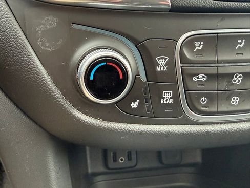 Used 2018 Chevrolet Equinox LT AWD/4WD image 51