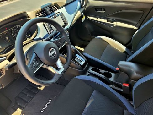 Used 2025 Nissan Versa SV w/ Trunk Package FWD image 18