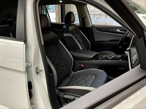 New 2025 Volkswagen Atlas Peak Edition SE image 31