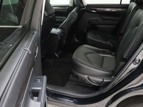 Used 2024 Toyota Highlander Limited image 29