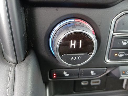 Used 2022 Chevrolet Tahoe Z71 w/ Luxury Package image 26