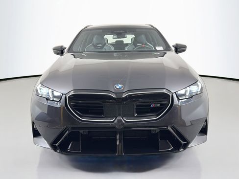 Used 2025 BMW M5 Touring image 2