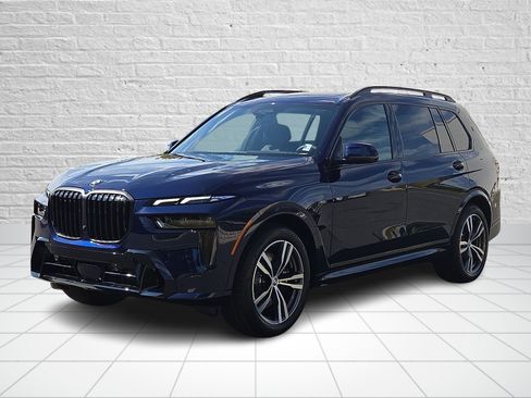 Used 2026 BMW X7 xDrive40i w/ M Sport Package image 2