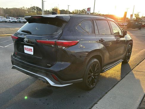 Certified 2023 Toyota Highlander XSE image 5