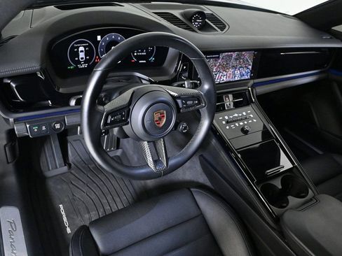 Certified 2025 Porsche Panamera 4 image 4