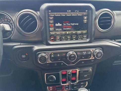 Used 2023 Jeep Gladiator Rubicon w/ Cold Weather Group image 4