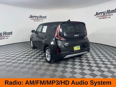 Used 2025 Kia Soul LX w/ LX Technology Package FWD image 9