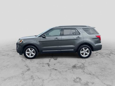Used 2016 Ford Explorer XLT w/ Equipment Group 202A AWD/4WD image 5