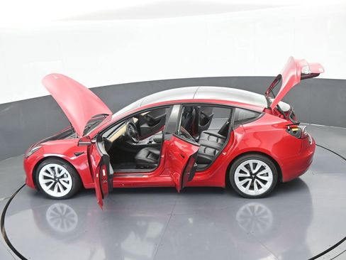 Used 2022 Tesla Model 3 Standard Range image 62